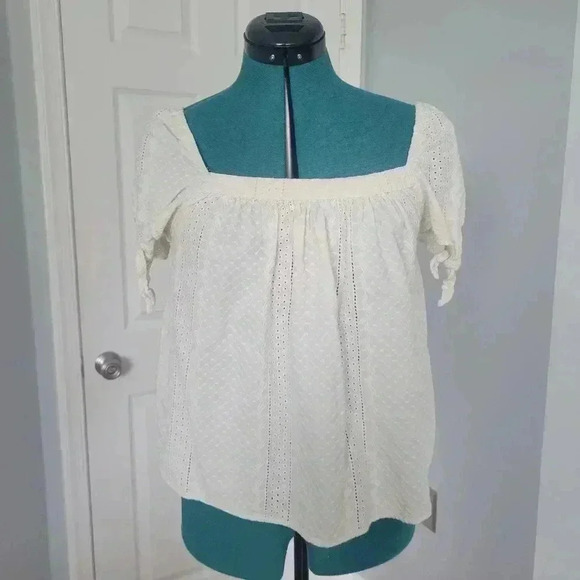 Universal Threads Size M Eyelet Square Neck Blouse - Picture 1 of 4